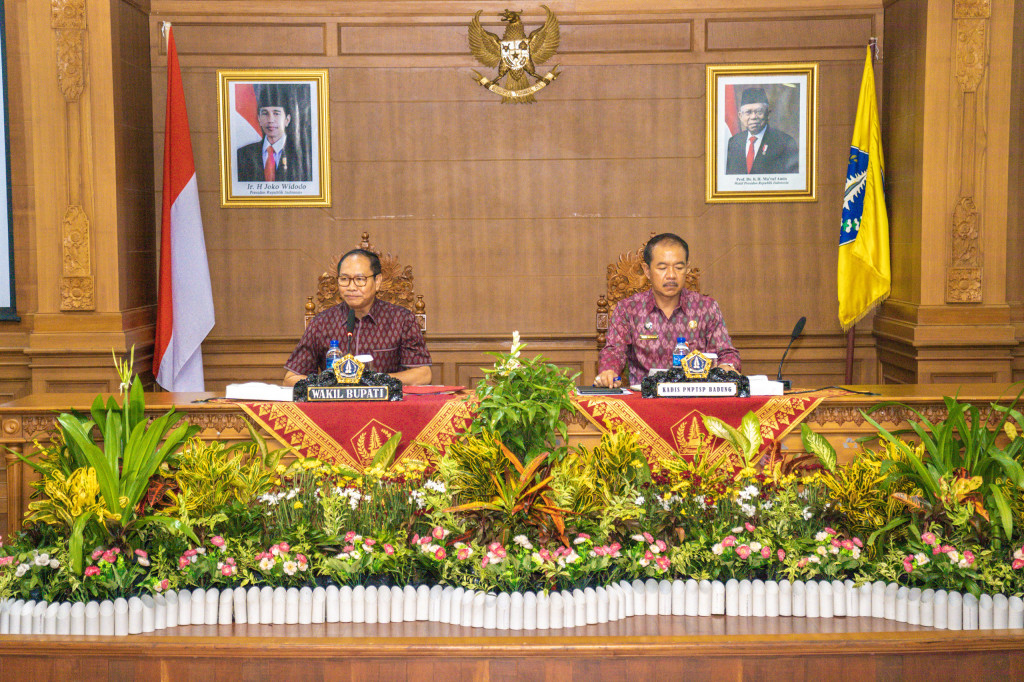 Wabup Suiasa Berikan Arahan di FGD  Komitmen Tingkatkan Kualitas Pelayanan Publik di Badung